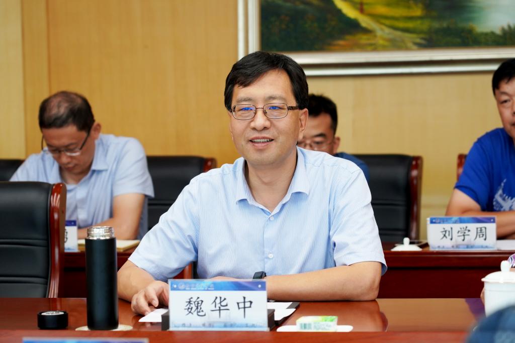 人魏华中,副校长张友祥陪同,农学与环境学部,教务处,人事处,科技处