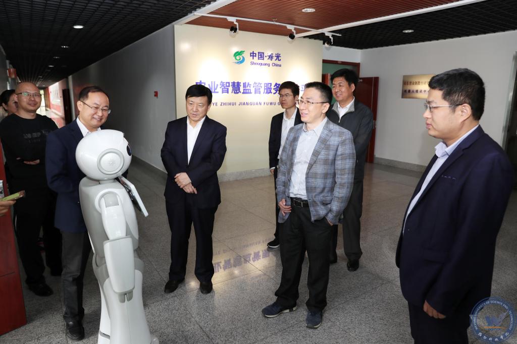 华为技术有限公司投资管理部总裁吴钦明到我院参观考察