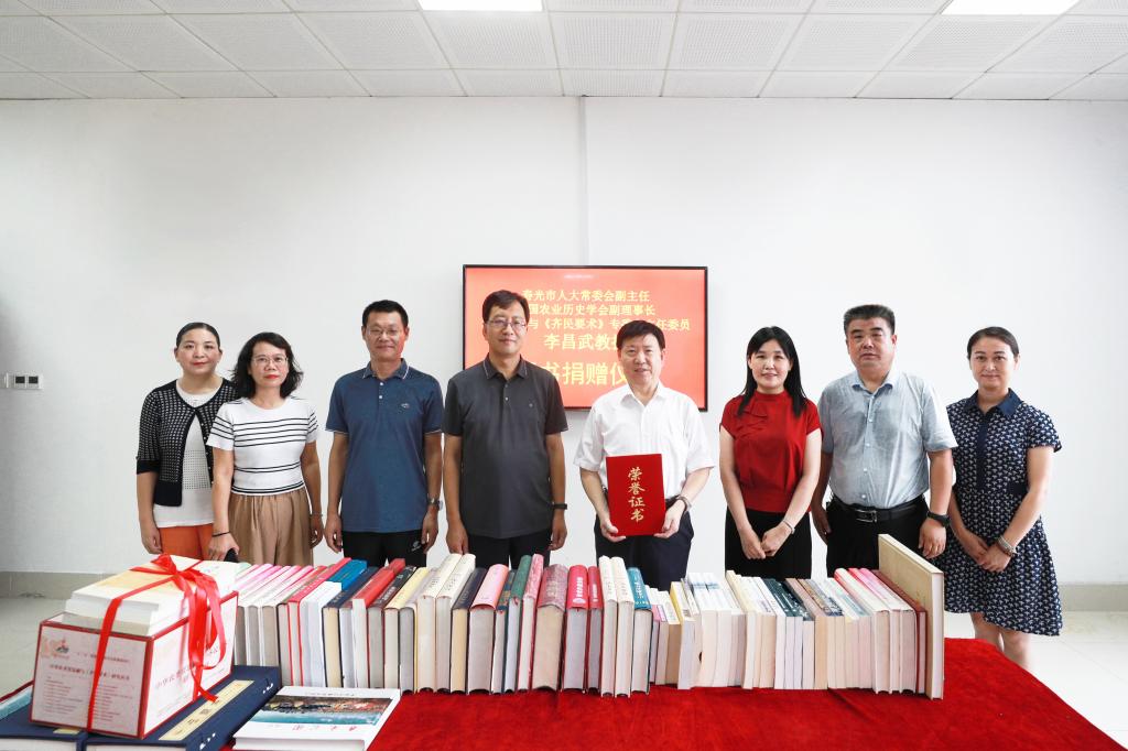 寿光市人大常委会副主任李昌武向我校图书馆捐赠图书-潍坊科技学院